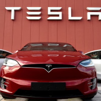 Senokai matytas Tesla pajamų kritimas, tačiau nauji modeliai pasirodys anksčiau (traders.lt)